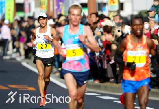 他的成绩在福冈马70年历史上排名第二,年度世界排名也高居第12位。