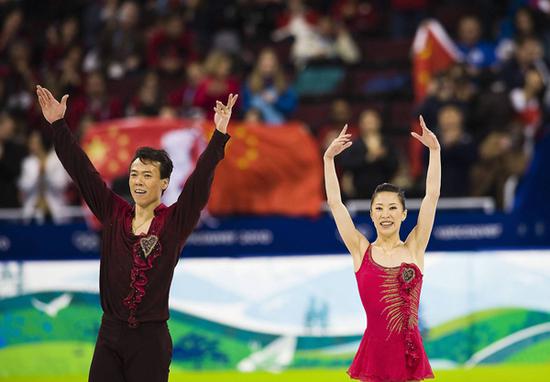 温哥华冬奥会花样滑冰，申雪/赵宏博夺得金牌。
