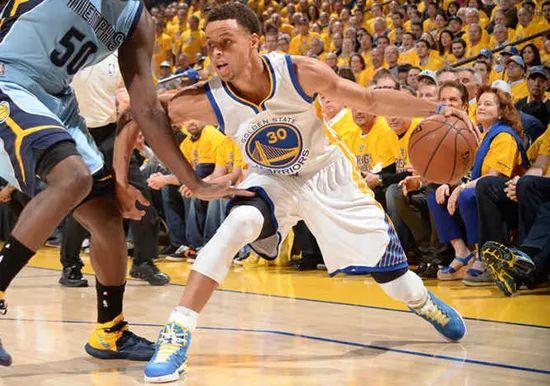 【教學】柯瑞恐怖的不僅是射術,這招也是天下無敵!-黑特籃球-NBA新聞影音圖片分享社區