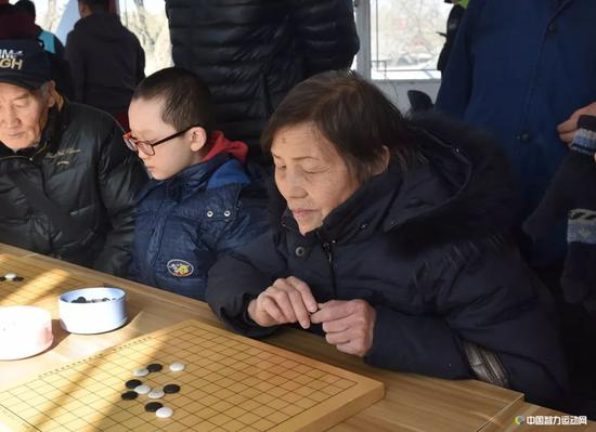 五子棋奶奶招法一板一眼