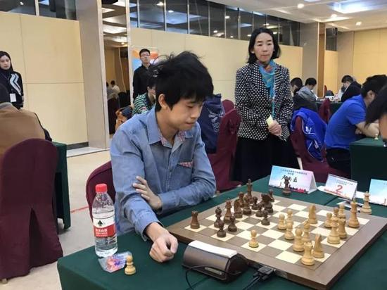 与韦奕同为7.5分的卢尚磊,比较小分直胜后获得亚军。