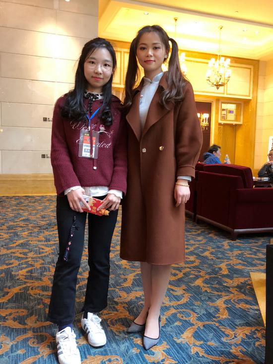 弈客小编和小姐姐合影