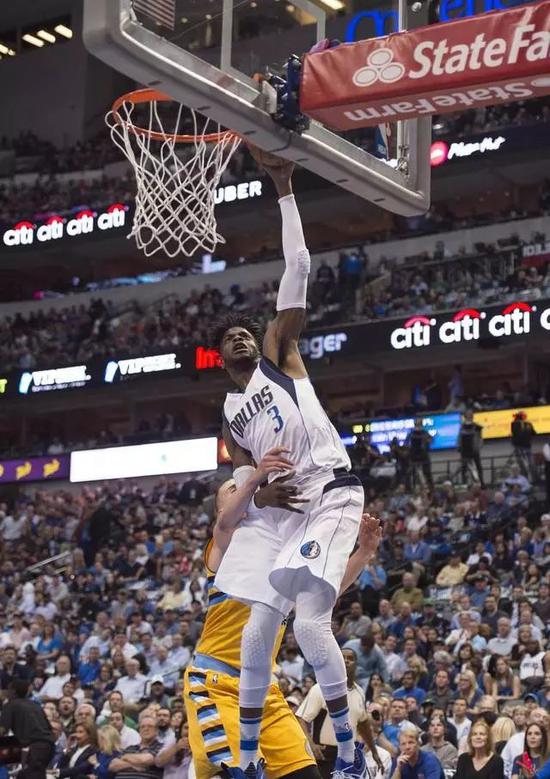 曾拒絕7400萬高薪的狂人!現在球都打不上了!-黑特籃球-NBA新聞影音圖片分享社區