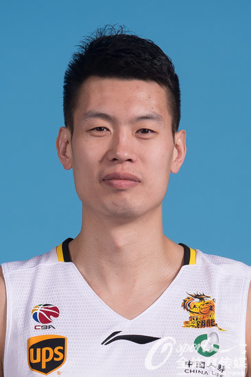 于梁