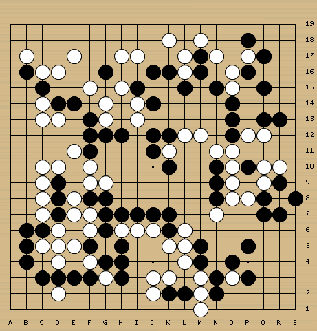 白棋局部无法做活,王铭琬只得寻找黑棋弱点。
