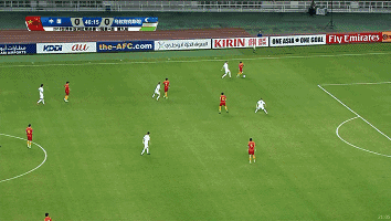 技术复盘国足:中场展现控制力 三中卫仍有待磨合