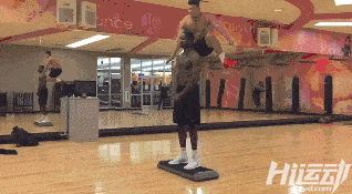 纵跳摸高3.6米!6个动作助你实现“扣篮梦”_CBA_新浪竞技风暴_新浪网