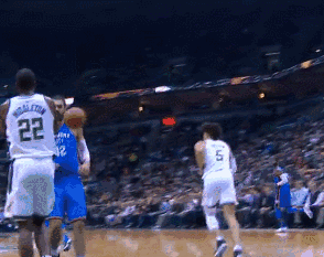 字母哥血帽安东尼 然后下一回合让全场炸了!