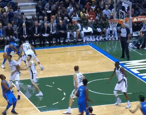 字母哥血帽安东尼 然后下一回合让全场炸了!