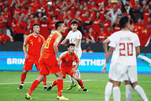 ↑ 中国队球员武磊在比赛中庆祝进球。新华社记者丁旭摄