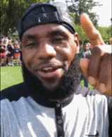 尬舞+调戏女记者!希望有关部门管管这个老汉