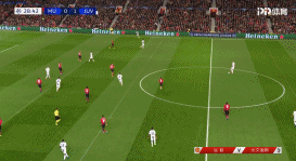 这次进攻甚至没有通过中场，直接由后卫线上的博努奇长传给前插左路的坎塞洛。