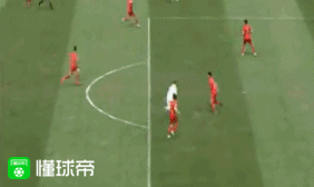 31’ 姜灏注意力集中，扑出了贵州外援莫塔一脚极具威胁的任意球攻门。