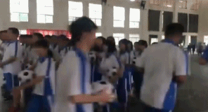 我们真的需要“足球舞”吗?