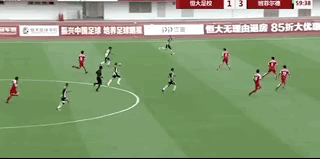 第60分钟,吴俊杰中场挑传,张骏烨直入禁区,捅射被对方防守球员化解。