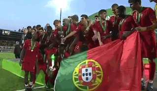 值得一提的是，两年前，葡萄牙队也正是依靠这一批人夺得了U17欧洲杯的冠军。