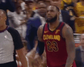 他挑衅詹姆斯，抱摔格林！还差点把骑士击败了