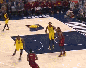 他挑衅詹姆斯，抱摔格林！还差点把骑士击败了