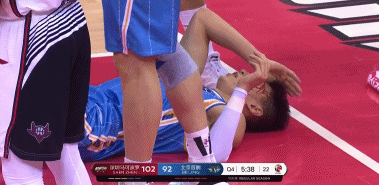 刘晓宇眉骨摔裂