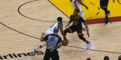 【影片】背後運球+拉桿上籃!韋德再現巔峰1v5絕技,簡直就是10年前的模樣!-黑特籃球-NBA新聞影音圖片分享社區