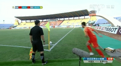 张玉宁角球头槌破门，中国第4分钟取得领先。