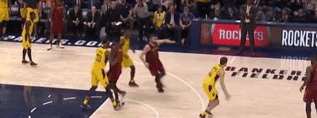 他挑衅詹姆斯，抱摔格林！还差点把骑士击败了