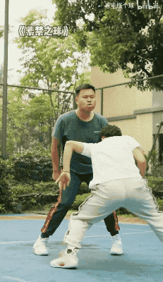 B站up主“卷毛懂个球”视频节选
