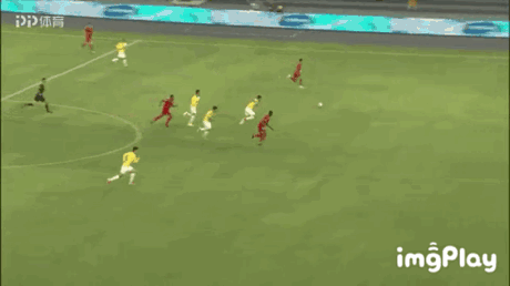 58’ 崔仲凯开出右侧角球,中路邹仲霆高高跃起头槌破门,4-1!