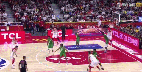 大个子就不会过人？易建联一招骗飞对手