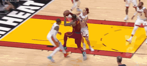 火鍋能力最強後衛!36歲卻依舊是頂級流量巨星 身體退步但意識依舊還是頂級!-黑特籃球-NBA新聞影音圖片分享社區