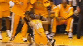 人物 | 穿越了?「戰神AI」拜佛晃飛杜蘭特!這一幕讓我淚流滿面!-黑特籃球-NBA新聞影音圖片分享社區