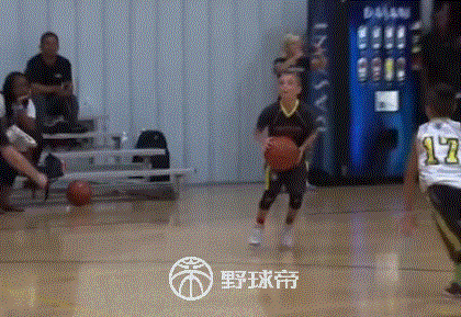 身高1米34!運球神似Curry,傳球騷如白巧克力!(影)-黑特籃球-NBA新聞影音圖片分享社區