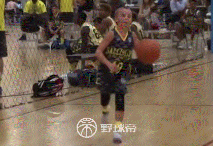 身高1米34!運球神似Curry,傳球騷如白巧克力!(影)-黑特籃球-NBA新聞影音圖片分享社區