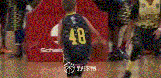 身高1米34!運球神似Curry,傳球騷如白巧克力!(影)-黑特籃球-NBA新聞影音圖片分享社區