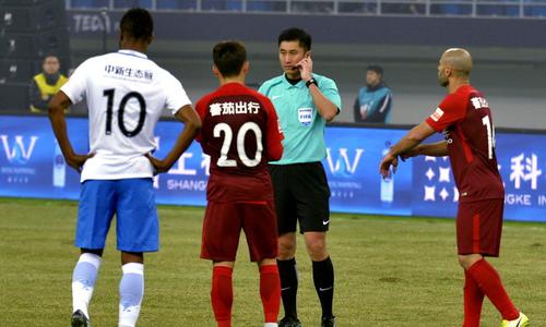 中国足球裁判组团待“升级”