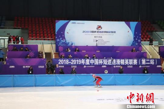中国杯短道速滑精英联赛第二站比赛在哈尔滨鸣枪开赛　华子宾　摄