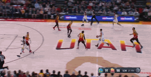 【影片】勉扣之王Curry膨脹了!本能輕鬆上進的球,但他想灌籃,結果尷尬了!-黑特籃球-NBA新聞影音圖片分享社區