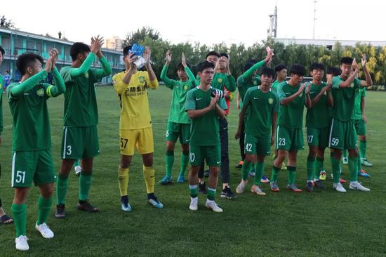 国安U19战胜新疆