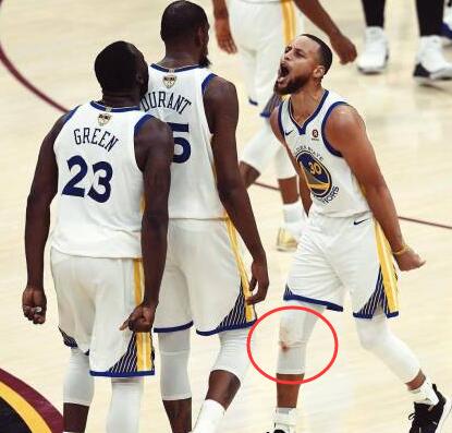 拼到膝蓋滲血! 別再說柯瑞表現不佳了 他真的太努力!-黑特籃球-NBA新聞影音圖片分享社區