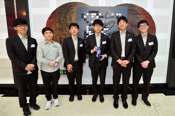 2018年1月举行的2018金立杯中韩围棋联赛冠军对抗战中,2017年韩国围棋联赛冠军正官庄队曾以5:3战胜中信北京队,夺得王中王。