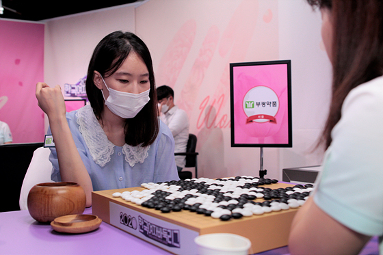 金美里逆转胜李映周