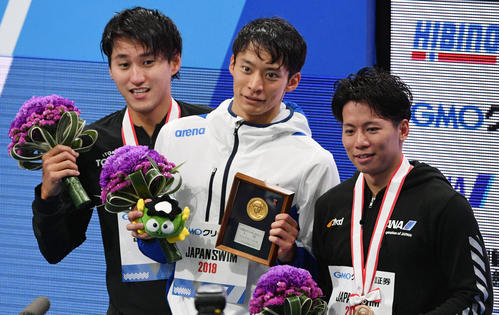 男子200米仰泳决赛入江陵介夺冠