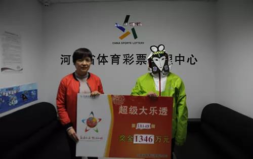 大奖得主领奖