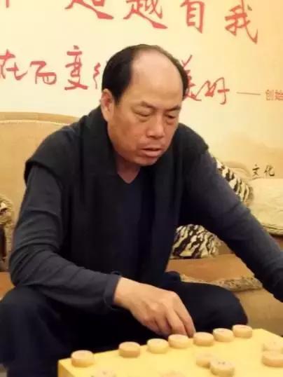 碧桂园董事局主席杨国强下象棋
