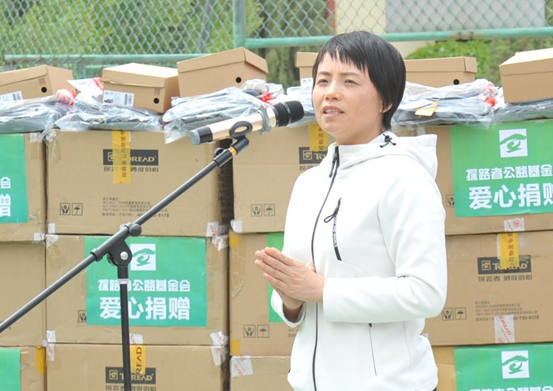 ▲王静在捐赠会上发表讲话
