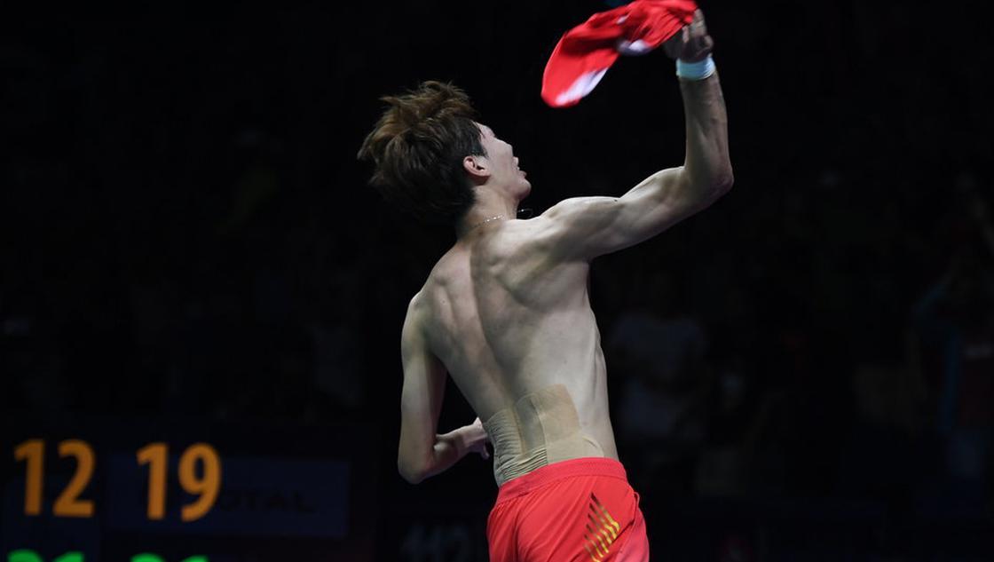 李俊慧夺冠脱衣庆祝