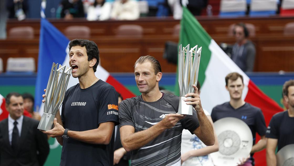 新浪直击上海赛男双冠军产生