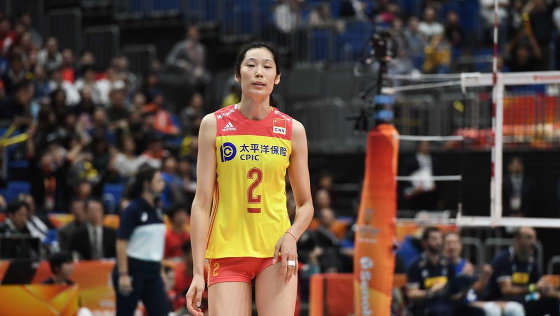 中国女排惜败郎平朱婷难掩失落