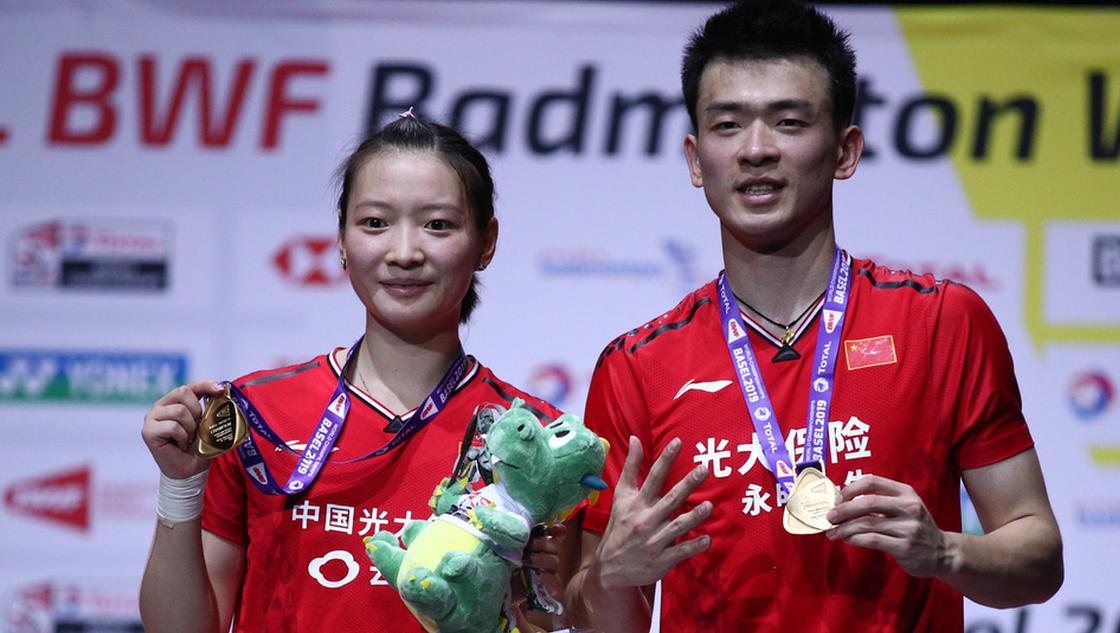 世锦赛混双颁奖雅思摘金