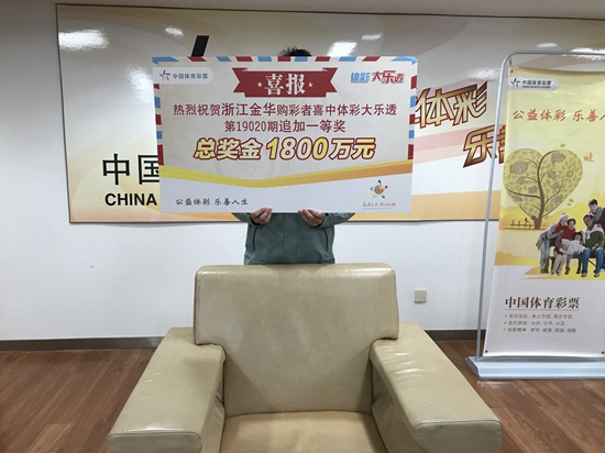 大奖得主领奖照